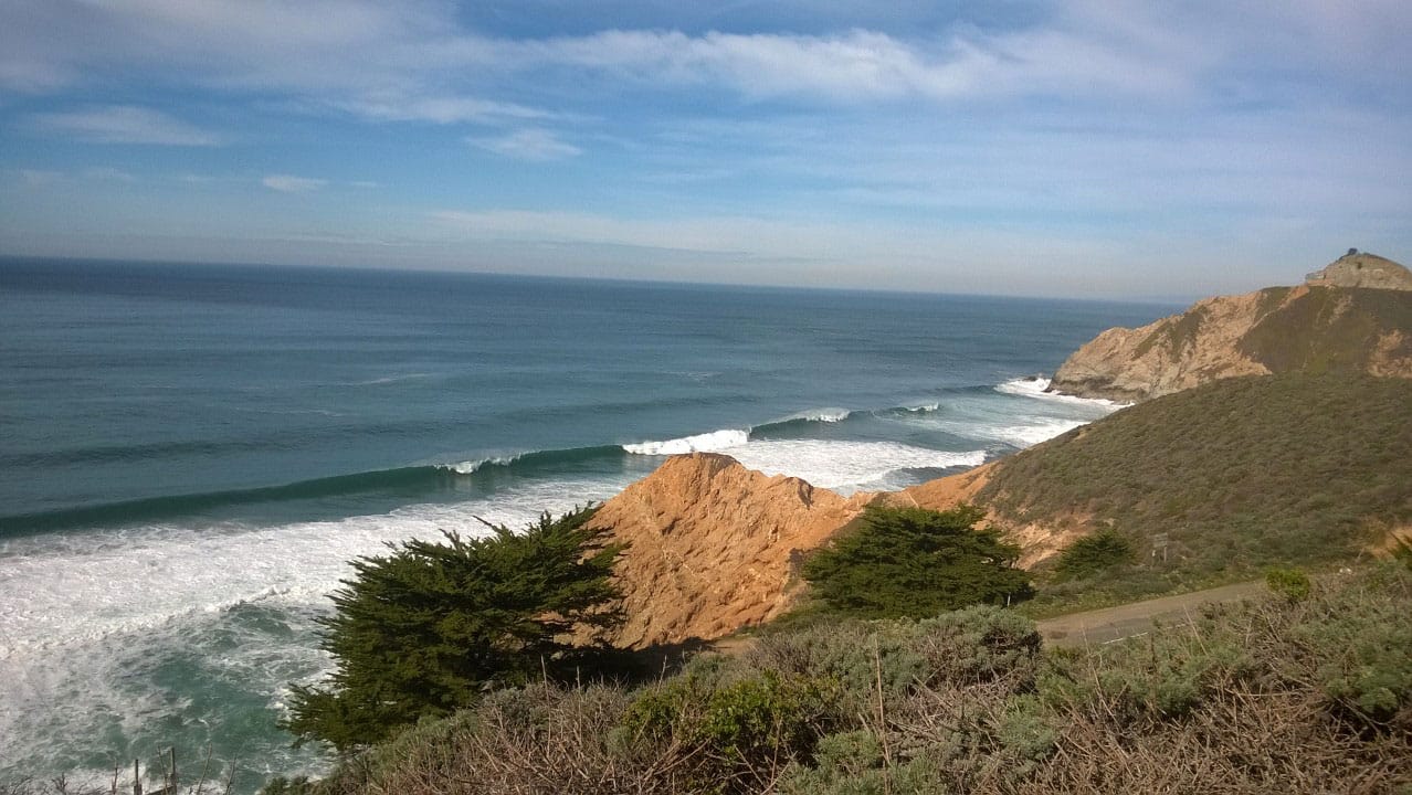 A photo of the ocean from the mountains.