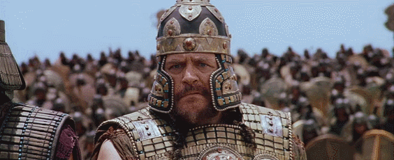 Brian Cox as Agamemnon raising his sword and screaming for the attack